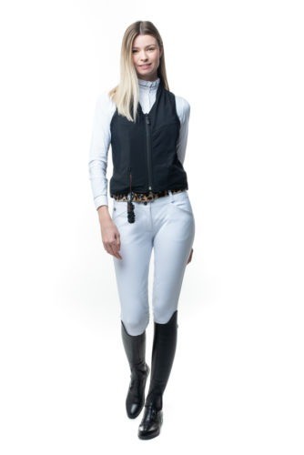 FreeJump Airbag Jacket Zwart, voor optimale veiligheid op het paard. FreeJump Airbag Jacket Zwart, voor optimale veiligheid op het paard.