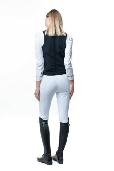 FreeJump Airbag Jacket Zwart, voor optimale veiligheid op het paard. FreeJump Airbag Jacket Zwart, voor optimale veiligheid op het paard.
