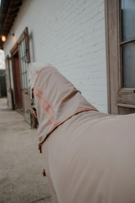 Kentucky Horsewear Mesh Comfort Vliegendeken | Beige - Oranje Kentucky Horsewear Mesh Comfort Vliegendeken | Beige - Oranje