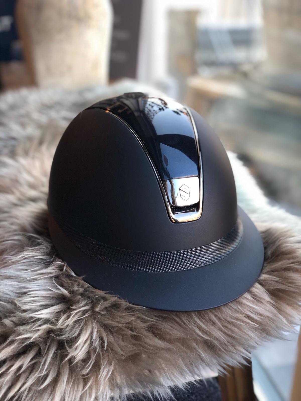 Samshield Cap Miss Shield Shadowmatt + Top Glossy + Shimmer + Zwart Chroom Samshield Cap Miss Shield Shadowmatt + Top Glossy + Shimmer + Zwart Chroom