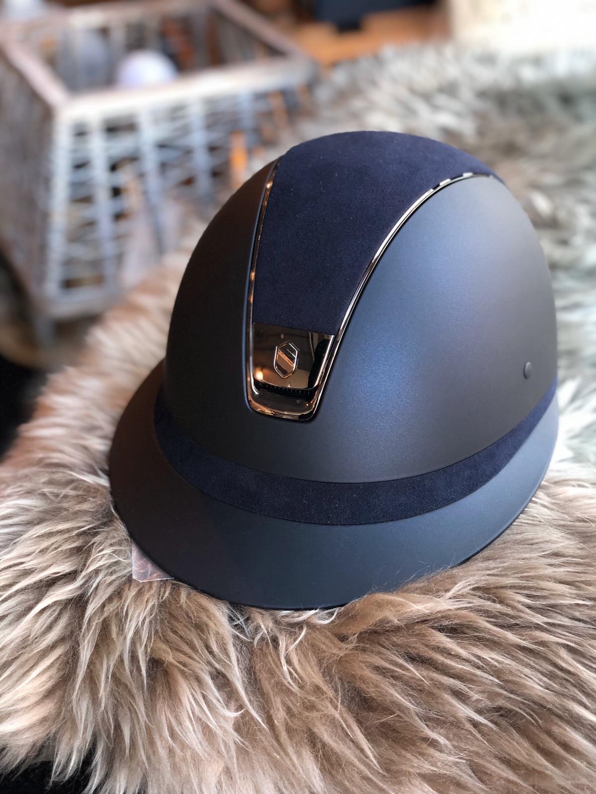 Samshield Cap Shadowmatt + Top Alcantara + Chroom/5 Swarovski Samshield Cap Shadowmatt + Top Alcantara + Chroom/5 Swarovski